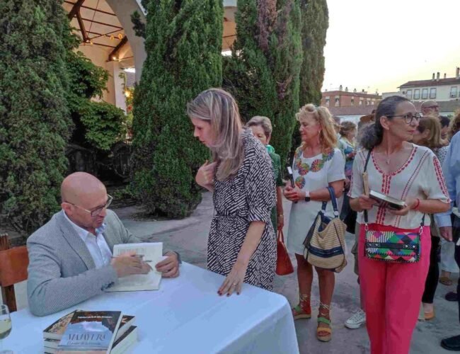 Federico Cabello de Alba Hernández desvela su primera novela tras cuatro décadas de servicio policial