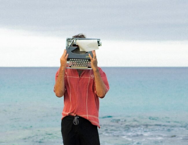 Tomás Nejamky presenta “Conversación con el mar” un homenaje a Fuerteventura y la naturaleza humana