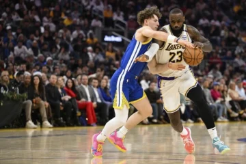 Lakers derrotan a los Warriors