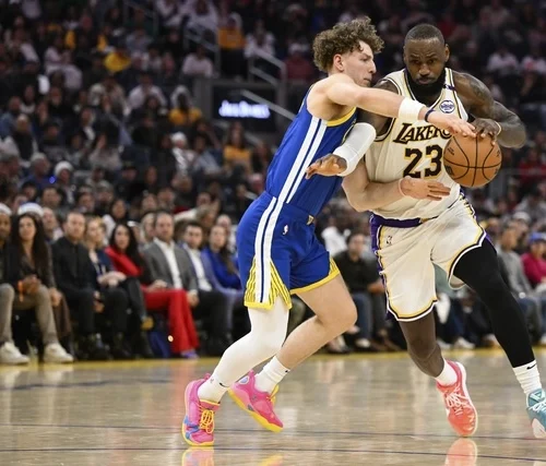 Lakers derrotan a los Warriors