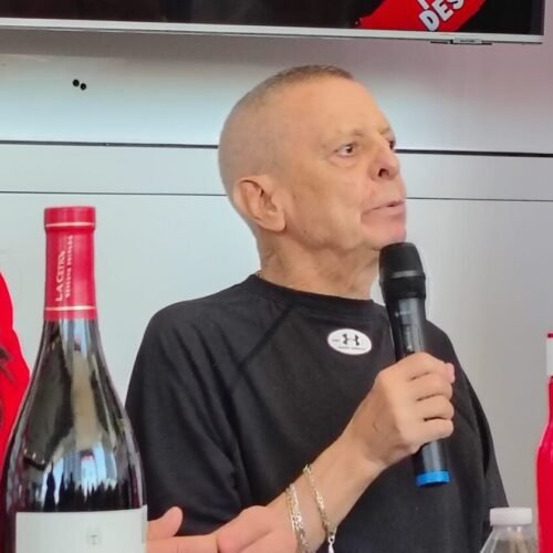 Defendiendo al Cavernícola se presenta en Tijuana